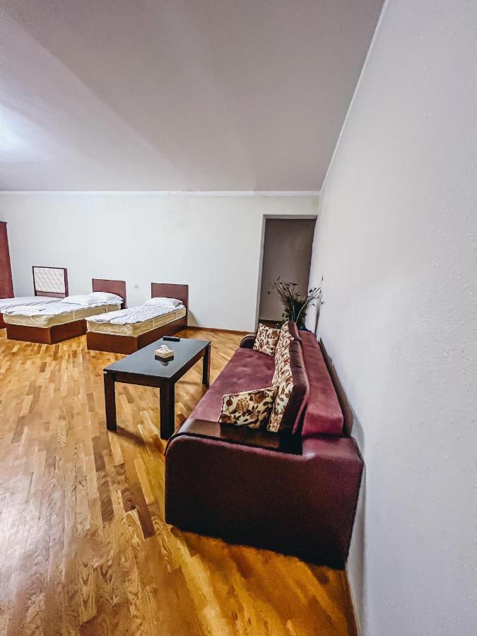 Castle Family Hotel Yerevan Exterior photo